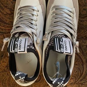 Gianni Bini women’s size 6 shoe from Dillards